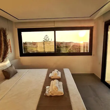 Phaedrus Living Venus Seaview Lighthouse