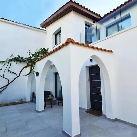 Phaedrus Living: Seaview Luxury Venus Villa *