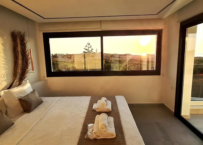 Phaedrus Living Venus Seaview Lighthouse * パ フォス