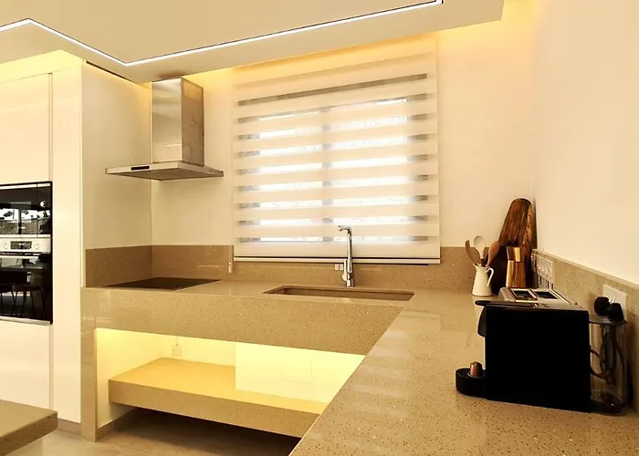 Phaedrus Living Venus Seaview Lighthouse