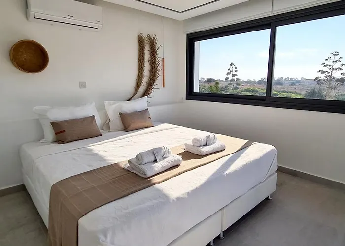 Phaedrus Living Venus Seaview Lighthouse *