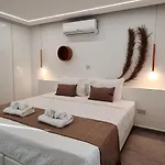Phaedrus Living Venus Seaview Lighthouse פאפוס