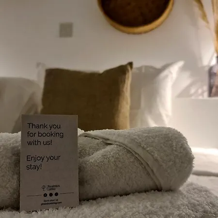 Phaedrus Living Venus Seaview Lighthouse *